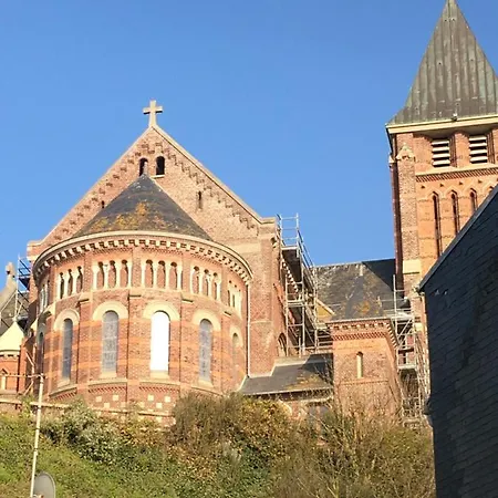 A 20m De La Apartment